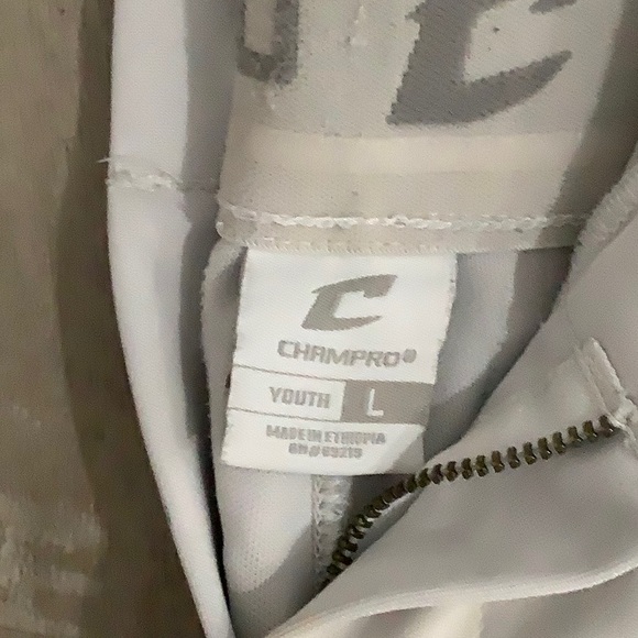 4 pair Used Youth baseball knickers 2 white/2 gray with navy stripe - Picture 2 of 8